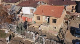 Türkiye: Researchers turn house into chicken coop to raise