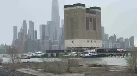 US: Helicopter crashes into Hudson River in New York City, casualties unknown