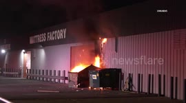 US, Phoenix: Phoenix Exterior Fire Damages Mattress Factory