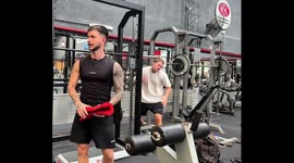 Person hits head on gym equipment in Buenos Aires gym