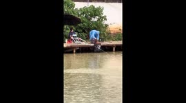 Fisherman loses big catch while transferring fish in Guangxi, China
