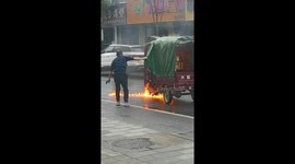 Burning tricycle pushed away from vehicles and buildings in Hubei, China