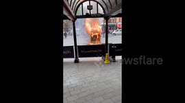 UK: Electric Rickshaw Bursts Into Flame in Central London