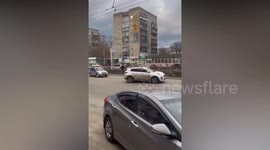 Brave policeman takes down fleeing motorcycle rider with bare hands