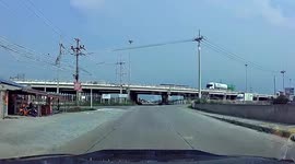 Reckless driver makes a sharp right turn inches from oncoming car
