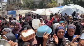 Hot meals distributed to Gazans under Israeli attacks and blockade