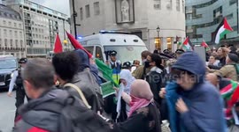 UK: Police Arrest Activists From Pro-Palestine Group Youth Demand Outside BBC Headquarters