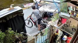 Cyclist topples over while trying to put feet into pedal clips
