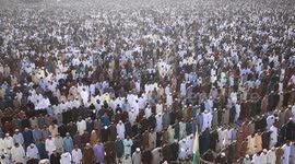 Pakistan: Hundreds of Muslims in Karachi gather for Eid al-Fitr prayer