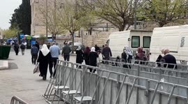 Israel: Palestinians stream to al-Aqsa Mosque for last Friday prayer of Ramadan amid tight restrictions