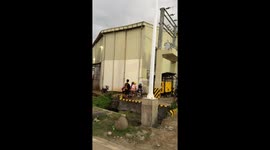 Motorcycle riders seen taking shortcut to dodge police checkpoint