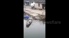 Young brothers team up to rescue drowning girl in China