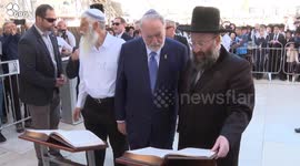 Israel: New US ambassador to Israel prays at Western Wall