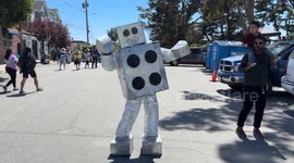 US: ‘Bring Your Own Big Wheel’ race marks Easter Sunday in San Francisco