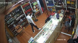 Drinks cabinet glass suddenly shatters in shop in China