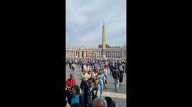 Crowds Flock to St. Peter’s Square After Pope Francis’s Death at 88 — A Surreal Mix of Mourning and Tourism