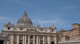 Italy: Crowds gather at St. Peter’s Square following Pope Francis’ death