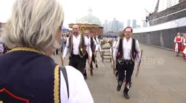 UK: Ritual of chair lifting on Easter Monday in London