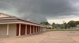 US: Severe Storms Bring Tornado Alert to Arkansas on Easter