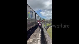 Puerto Rico: Trains passengers evacuate due to power outage in San Juan