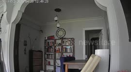 Earthquake shakes home in Istanbul, Turkey