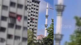 Türkiye: MOMENT - Minaret of Istanbul's historic mosque sways during 6.2 magnitude earthquake