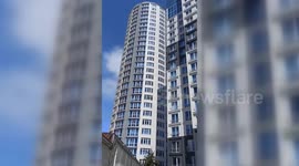 Türkiye: MOMENT - High-rise building sways as 6.2 magnitude earthquake jolts Istanbul