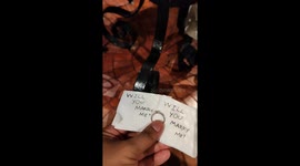 Boyfriend makes heartwarming proposal with two notes