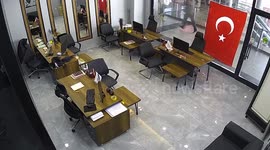 Türkiye: MOMENT - Earthquake of magnitude 6.2 jolts Istanbul, causing widespread panic (2)