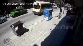 Türkiye: MOMENT - Man jumps from building onto car as earthquake of magnitude 6.2 jolts Istanbul
