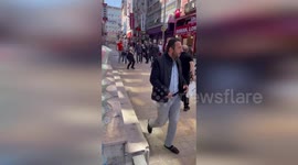 Türkiye: People Flee Into Streets After Earthquake Shakes Istanbul