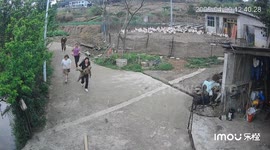 Child covered in mud runs crying after people in Guizhou