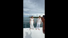 Boy proposes to girlfriend during cruise party on their Boracay trip