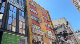 Earthquake hits Istanbul, causing panic in the streets