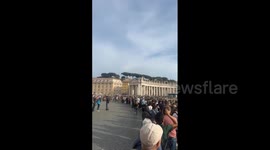 Vatican: Thousands Queue at St. Peter’s Basilica to Pay Respects to Pope Francis 2