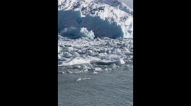 Iceberg overturns in El Calafate, Argentina