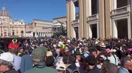 Pope Francis funeral draws crowds of mourners in Rome