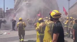 Firefighters protest in Madrid over working conditions