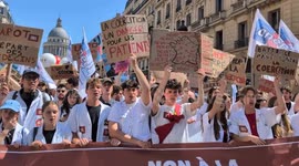 France: Thousands of French doctors, interns protest against bill limiting practice locations