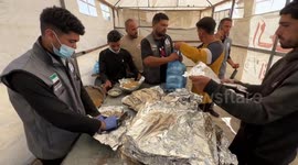 Charities distribute hot meals to displaced Palestinians in Gaza amid deepening hunger crisis
