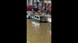 Kingsday chaos: Amphibious car turns heads as it starts to sink
