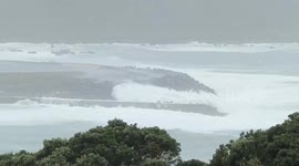 New Zealand: Strong Gales Batter Wellington Causing Power Outages, Flight Disruptions