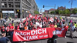 Germany: Hundreds hold solidarity parade to mark May Day in Berlin
