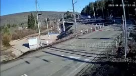 Gazelle driver narrowly avoids train collision in Ust-Kut