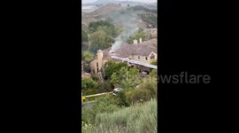 US: Small Plane Crashes Into Homes in Simi Valley, California
