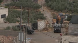 Israel demolishes 25 Palestinian structures in occupied West Bank (2)