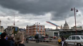 UK: Red Arrows’ Flypast Colors London Skies for 80th Anniversary of VE Day