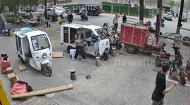 Terrifying storm uproots tree in China