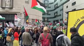 UK: Protesters rally outside BBC headquarters in London over Gaza coverage (2)