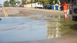 US, Los Angeles: Valley Village Water Main Break Causes Flooding in North Hollywood